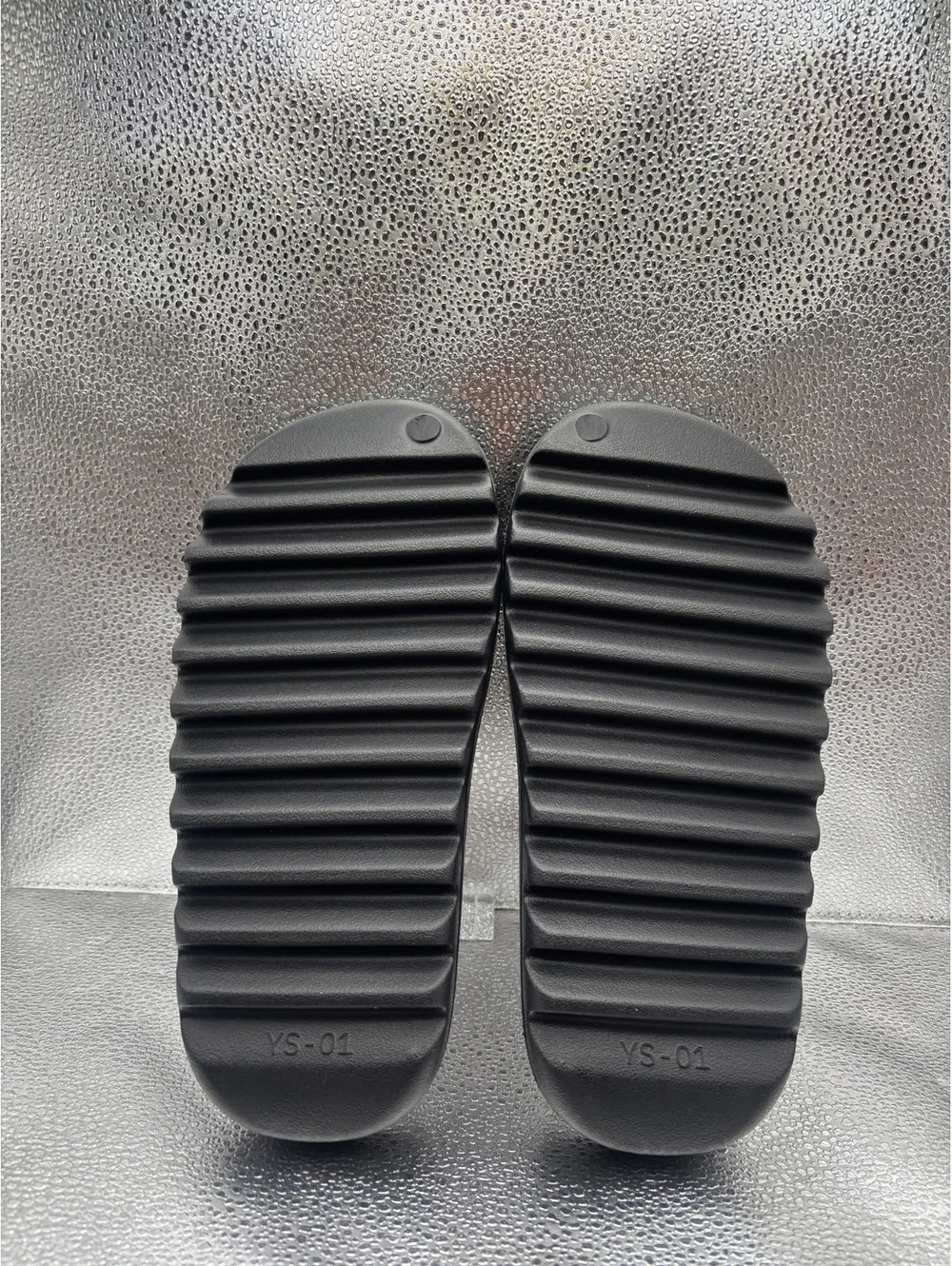 YS-01 black Yeezy slide size 7